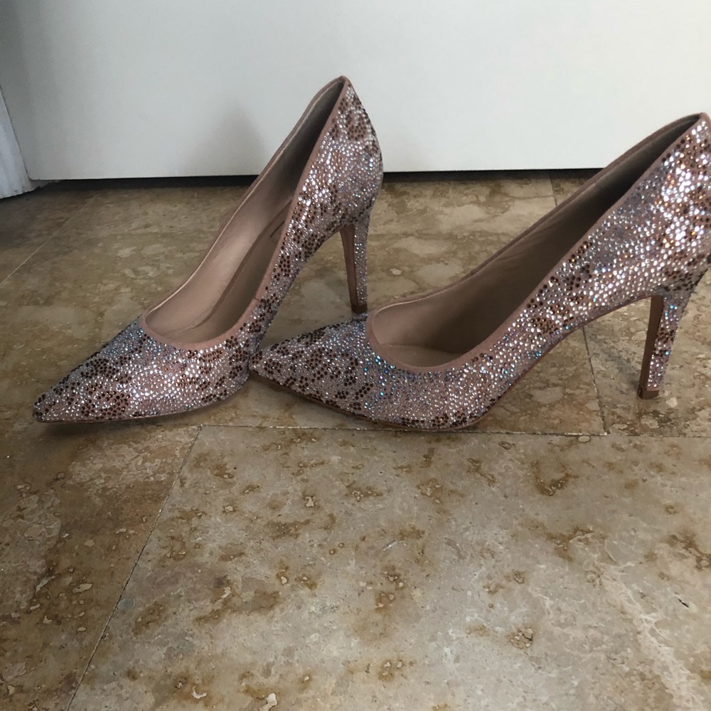 White House Black Market pumps